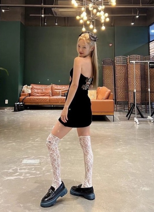 White Lace Knee Socks | Hyoyeon – Girls Generation