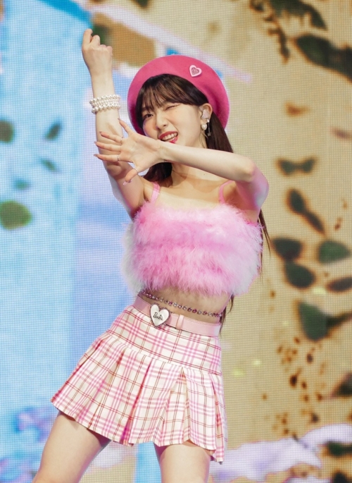 Pink Plush Cropped Top | Yeojin – Loona