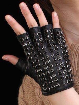 Yeosang – ATEEZ Black Studded Half Finger Gloves (8)