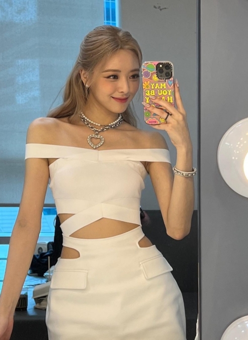 White Cross Ribbed Top | Yuna - ITZY