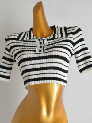Black Stripe Patterned Cropped Polo Shirt Ryujin – ITZY 3 (1)