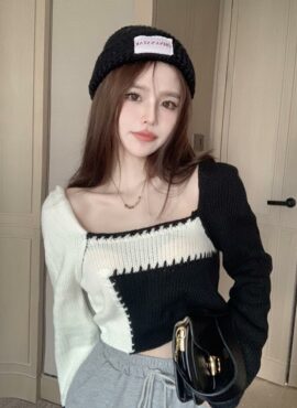 Black White Square Neck Knit Sweater | Sihyeon - Everglow