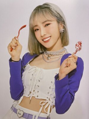 White Lace-Up Cropped Top | Haseul  – Loona