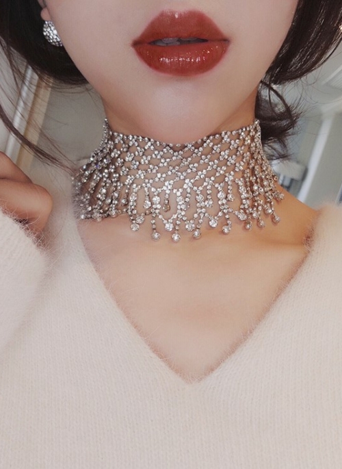 Silver Crystal Embezzled Net Choker Necklace | Sihyeon – Everglow