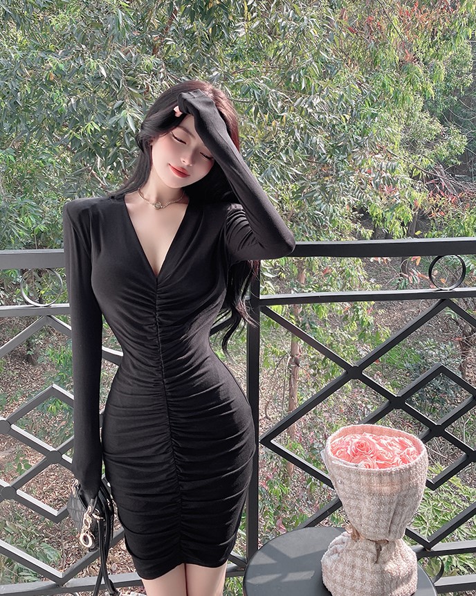 Black V-Neck Ruched Bodycon Dress | Rose - BlackPink Fashion Chingu