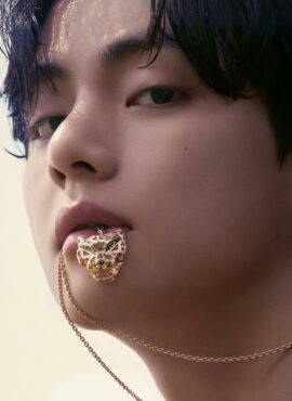 Gold Leopard Necklace With Emerald Eyes | Taehyung - BTS