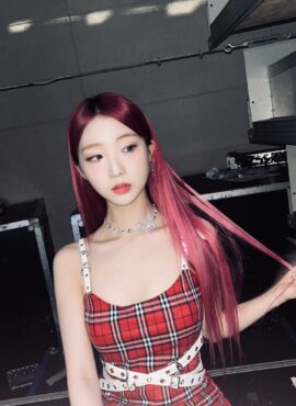 Silver Crystal Butterfly Short Necklace | Yeojin - Loona