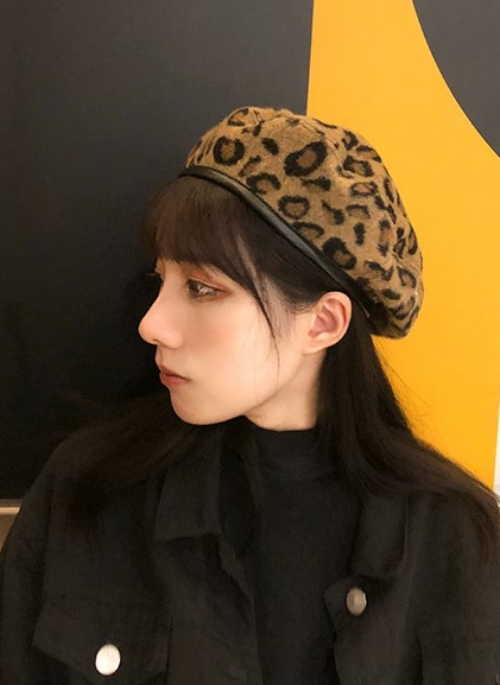 Brown Leopard Pattern Beret Hat | Chaeryeong – ITZY