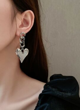 Silver Chunky Chain Heart Earrings | Yuna - ITZY