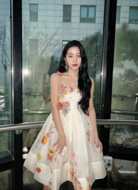 White Floral Sleeveless Dress | Yeri - Red Velvet