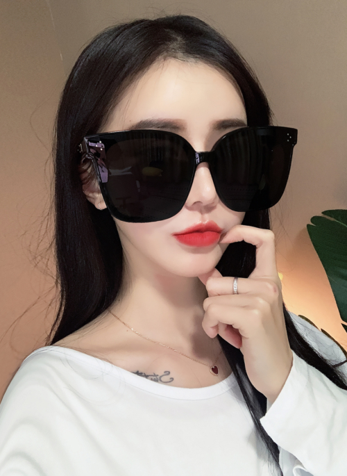 Black Dotted Big Sunglasses | Yoon Se Ri – Crashlanding On You