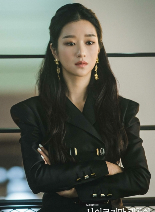Gold Abstract Dangling Earrings | Ko Moon-Young – It’s Okay Not To Be Okay