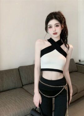 White Cropped Top With Black Halter Details | Yuna - ITZY