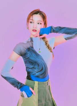 Blue Gradient Top With Arm Sleeves | Gowon – Loona