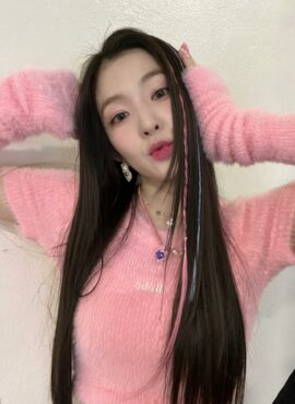 Pink Fluffy T-Shirt With Arm Warmers | Irene - Red Velvet