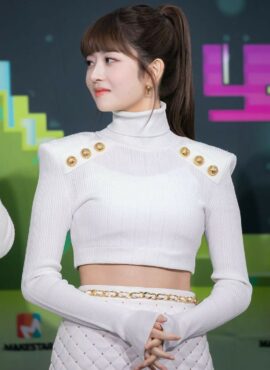 White Turtleneck Cropped Sweater | Rei - IVE