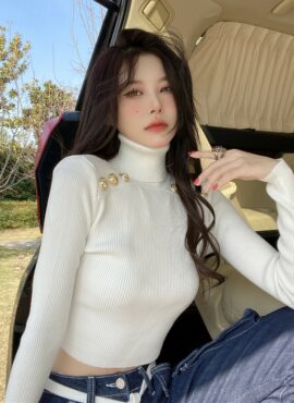White Turtleneck Cropped Sweater | Rei - IVE