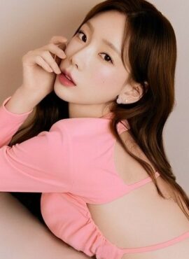 Pink Long Sleeves Backless Top | Taeyeon  - Girls Generation