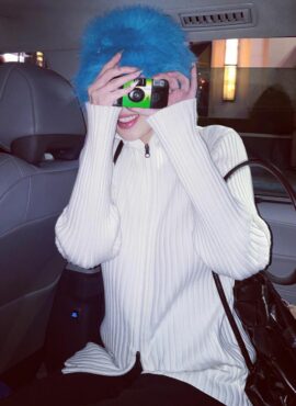 White Knitted Double Zipper Sweater | Hyuna