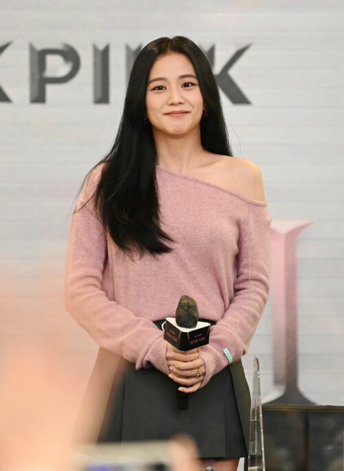 Pink One Side Off-Shoulder Sweater | Jisoo - BlackPink