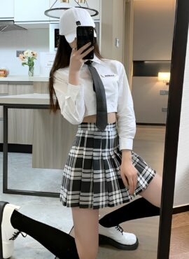 Black and White Pleated Plaid Skirt | Yoon - STAYC
