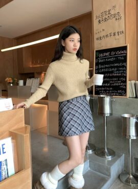 Grey A-Line Plaid Mini Skirt | Sumin - STAYC