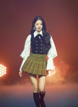 Olive Green Plaid Double Buckle Skirt | Wonyoung – IVE