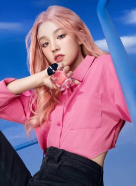 Pink Oversized Cropped Shirt | Yuqi - (G)I-DLE