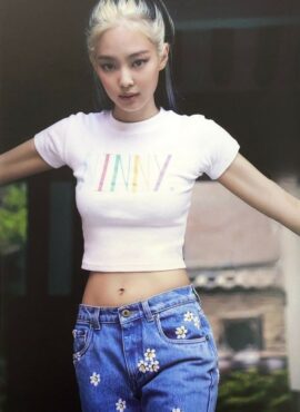 Blue Daisy Embroidered Jeans | Jennie – BlackPink
