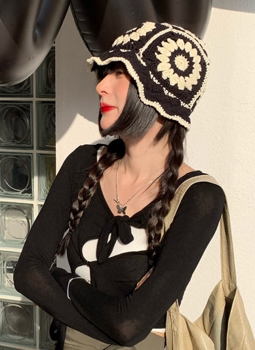 Black Flower Hollow Knitted Hat | Yeri - Red Velvet