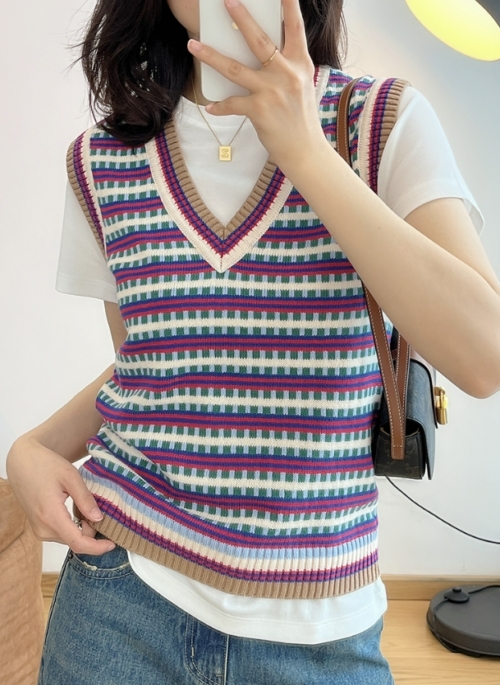 Multicolored Striped Knitted Vest | Ryujin - ITZY