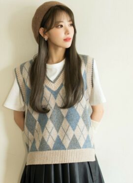 Beige Diamond Patterned Knitted Vest | Sakura - Le Sserafim
