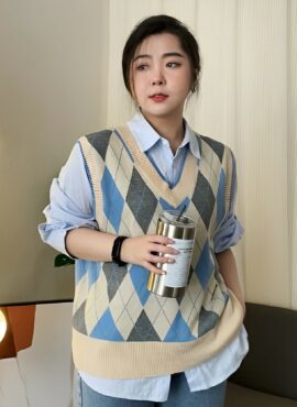 Beige Diamond Patterned Knitted Vest | Sakura - Le Sserafim