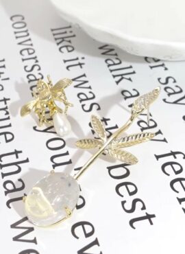 Gold Pearl Bee Asymmetrical Earrings | Ko Moon Young – It’s Okay Not To Be Okay