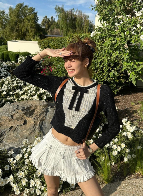 White Lace Pleated Mini Skirt | Lisa – BlackPink