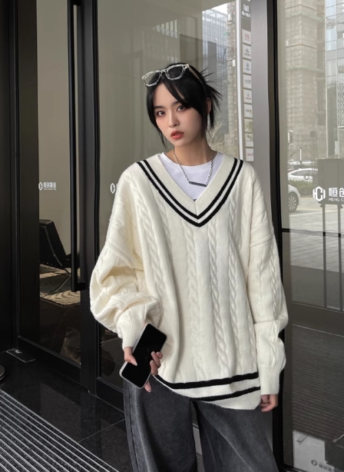 Beige V-Neck Loose Sweater | Baekhyun - EXO