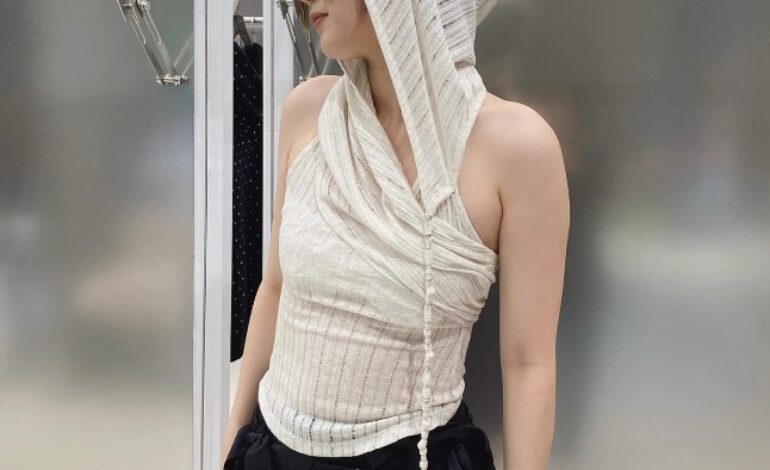 White Hooded Halter Top | Hanni – NewJeans