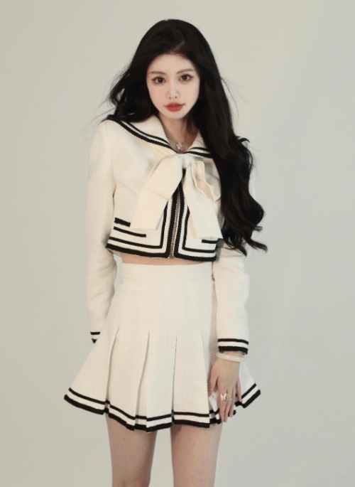 White Tweed Pleated Skirt | Moonbyul – Mamamoo