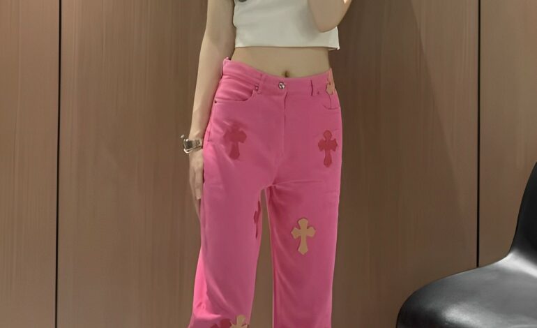 Pink Cross Embroidered Jeans | Ryujin – ITZY