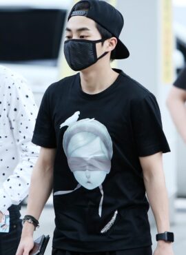 Black Blindfolded Girl Print T-Shirt | Xiumin - EXO