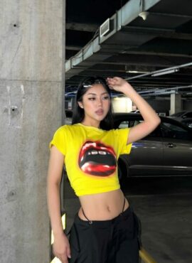 Yellow Lips Print T-Shirt | Danielle - NewJeans
