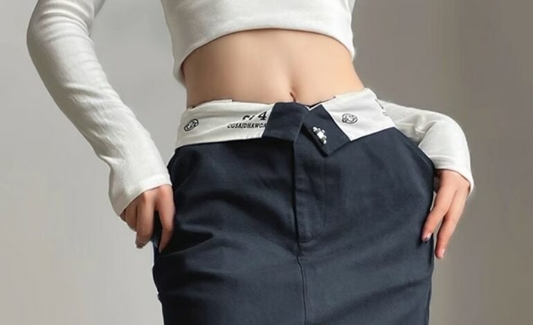 Black Inverted Waist Flap Mini Skirt | Haerin – NewJeans