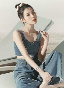 Blue Double Buttoned Mopping Jeans | IU