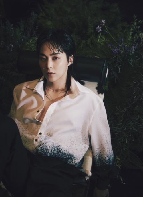 White And Black Splatter-Style Ombre Shirt | Xiumin – EXO