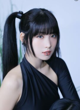 Black One Shoulder Asymmetrical Bodysuit | Sihyeon - Everglow