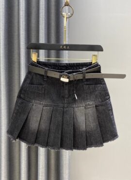 Black Pleated Denim Mini Skirt | Haerin - NewJeans