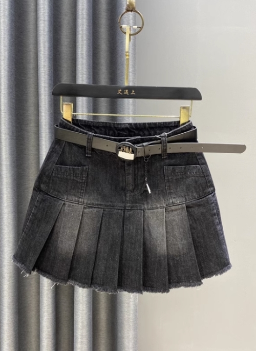 Black Pleated Denim Mini Skirt | Haerin – NewJeans