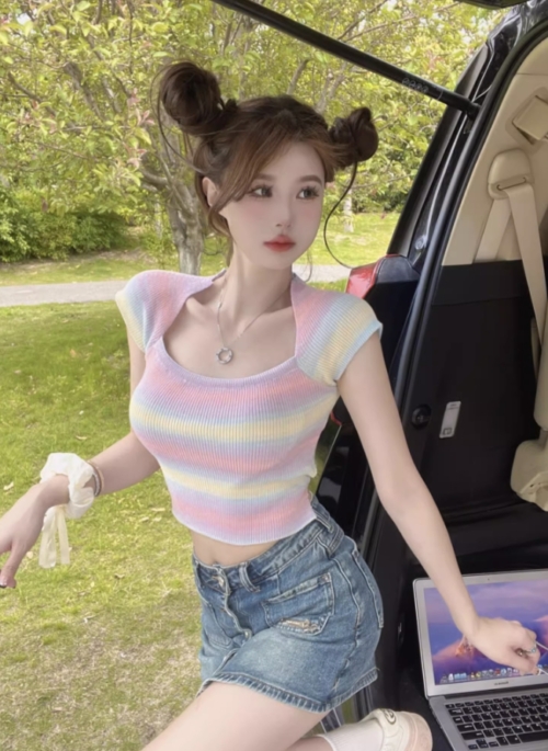 Multicolored Gradient Pastel Cropped T-Shirt | Yuqi – (G)I-DLE
