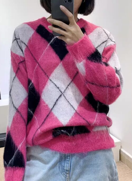 Pink Fuzzy Argyle Sweater | LeeKnow – Stray Kids