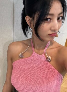 Pink Knitted Halter Top | Jihyo - Twice